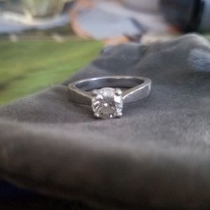 Lady's 4 prong platinum Diamond ring